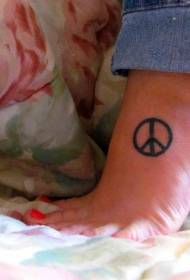 punggung kaki pola tato logo tinta perdamaian sederhana