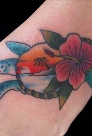 Model de tatuaj decorativ cu turtle hawaiene de culoare braț