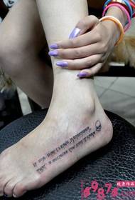 imagine de tatuaj picior englez proaspăt