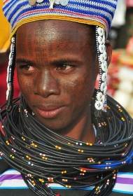 Patró de tatuatge de la cara africana amb logotip tribal