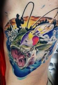 πορτρέτο χρώματος πλευρά πλευρά με μεγάλο σχέδιο τατουάζ ψαριών στο γάντζο
