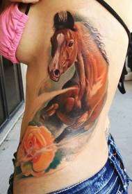 női derék oldalán reális ló és rózsa tetoválás kép