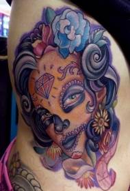 marrazkilari estilo koloreko gerrian alde Mexikoko emakumezkoen erretratuen tatuaje bat
