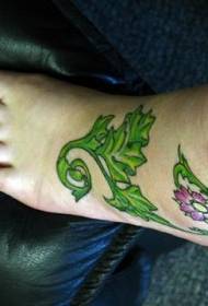 kvinnliga instep gröna växter och blommor tatuering mönster