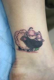 padrão de tatuagem pequena ovelha bonito dos desenhos animados