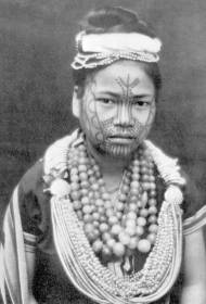 женско лице убодено племенни тотем татуировка модел