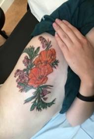 patrón de tatuaje de flor de color costillas laterales de niños en patrón de tatuaje de flor de color