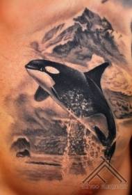 padrão de tatuagem no peito realismo estilo baleia e montanha