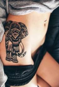 imagem de tatuagem de elefante de tinta preta de tribo grande na cintura