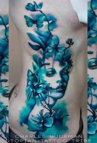 struk plavi ženski portret i cvjetni uzorak tetovaže leptira