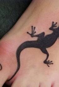 instep black small lizard simple shadow tattoo pattern