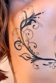 tatuatge de tòtem de disseny simple amb espatlla femení