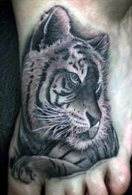 Instep painted realistic tiger tattoo pattern