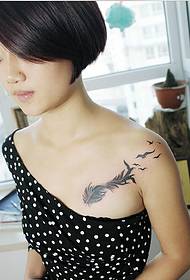 beautiful beauty only beautiful pluma foto de tatuaxe