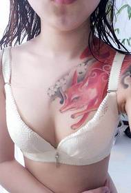 kız seksi omuz tilki dövme deseni