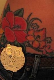 obraz tatuażu kwiat w kolorze żeńskiej talii