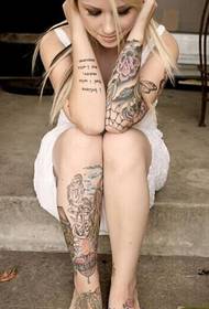 piękne piękne tatuaże pięknych kobiet w obcych krajach