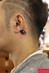 創意紋身作品背後的小清新耳朵