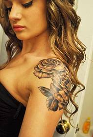Evropská krása krásný šál růže tetování