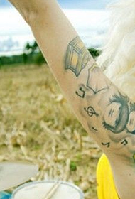 Fete europene și americane color portret alternativ tatuaj braț