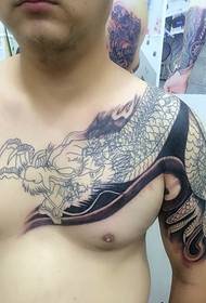 Над рамото зъл дракон татуировка модел мъж пълен 114133 - секси татуировка под рамото на английската татуировка на татуировка