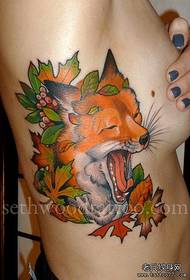 cintura do lado da beleza un patrón de tatuaxe de raposo ronco
