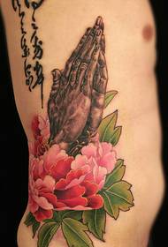 Meisies het onlangs verlief geraak op pragtige pioen tatoeëring
