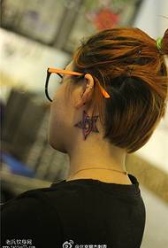 dietro il modello dell'orecchio stellato tatuaggio a stella a cinque punte