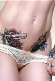 sexy glamour vrouwelijke persoonlijkheid privaat deel tattoo patroon