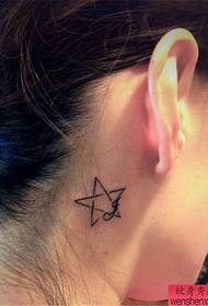 în spatele urechii Mic model proaspăt de tatuaj cu cinci capete de stele