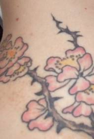 patrón de tatuaje de rama de flor de melocotón de cintura trasera