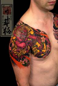 Japonya Huang Yan tattooê pesnê dike: nîvê tattooê wêneyê tattooê