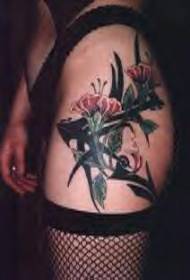 model de tatuaj cu flori tribale sexy de picior