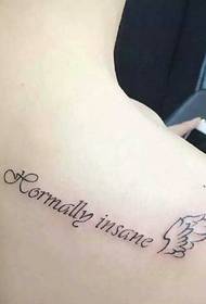eenvoudige Engels onder die skouer Tattoo tattoo is baie klein