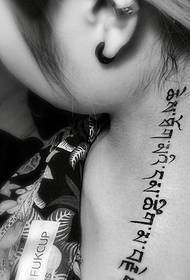 სექსუალური სილამაზის tattoo მხარზე მოდის სანსკრიტი ტატუ