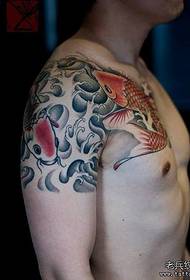 Preporučuje se dizajn tetovaže na pola lignje