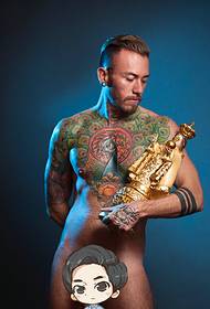 тип машки тотем градите со неверојатна тетоважа во боја тотем