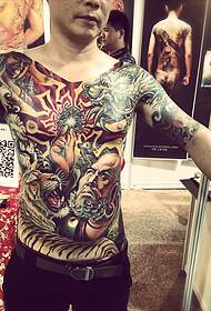 zreli moški na prsih razbijajoč totem tatoo 114751 - bleščeča barva na prsih velika tetovaža lignjev
