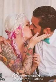Corak gaya tato pasangan manis Eropah