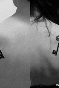 tillbaka Trevligt par totem nyckel tatuering mönster