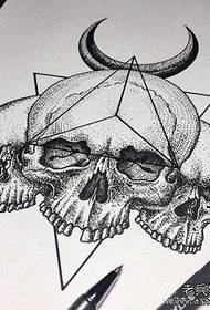 Тату-шоу-бар рекомендовал европейский и американский рисунок татуировки черепа