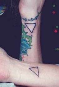 arm driehoekige paar hou van tatoeëringpatroon