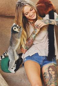 European and American women and animals intimate contact with very happy personality tattoo