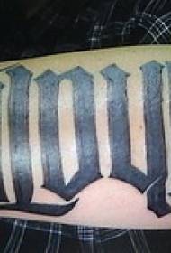 tetovējums ar melnu čigānu burtu