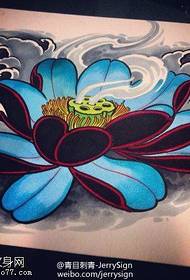 Tattoo show bar recommended a traditional color lotus tattoo work