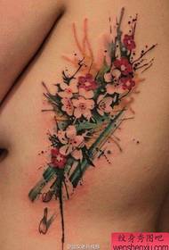 kreativna tetovaža prskanja boje u boji djeluje