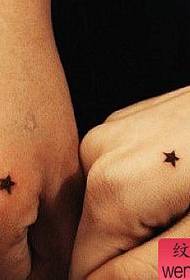 mano hacia atrás pareja pentagrama tatuaje patrón