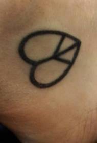 ruku crni ljubavni simbol tetovaža uzorak