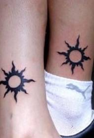 calf pasangan totem pola tatu matahari