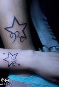ръка двойка петзвезден модел татуировка